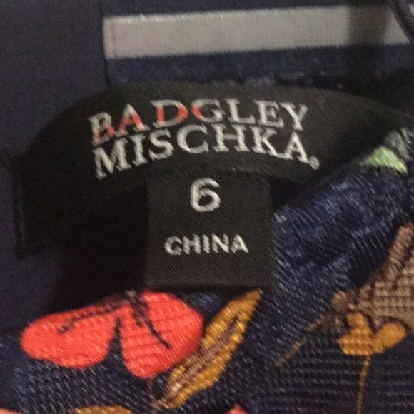 - Badgley Mischka Floral Strapless Bow Busting - Picture 11 of 13